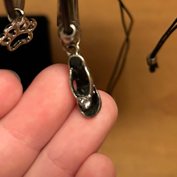 11 Bracelets, 8 charm, 3 metal bangles - Picture 11 of 11